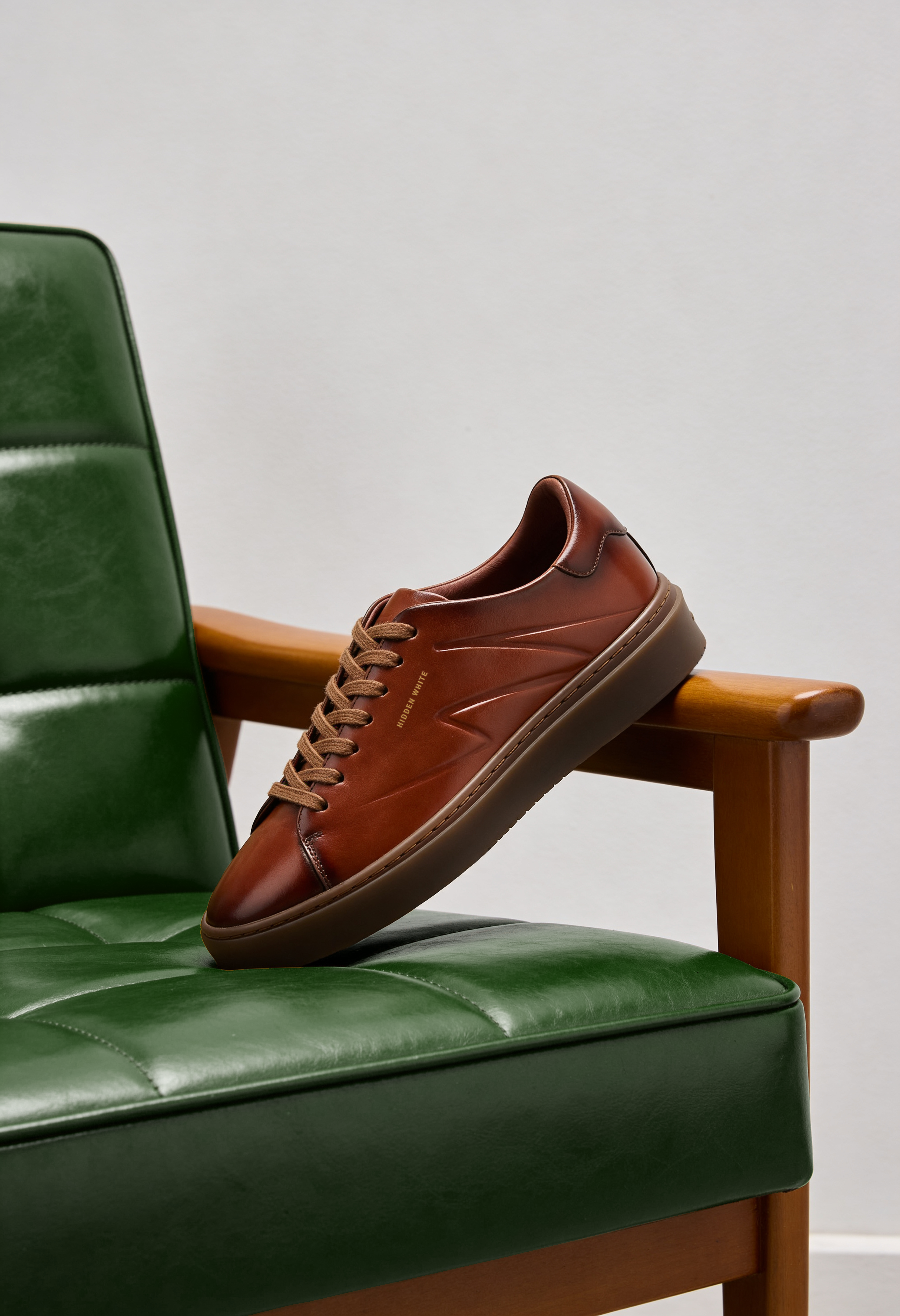 magnific_a-minimalist-stilllife-ph_rldrbQwxtc_retouched.png